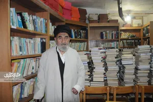 حجت‌الاسلام حسینی‌ خانه‌اش را وقف کتابخانه کرد