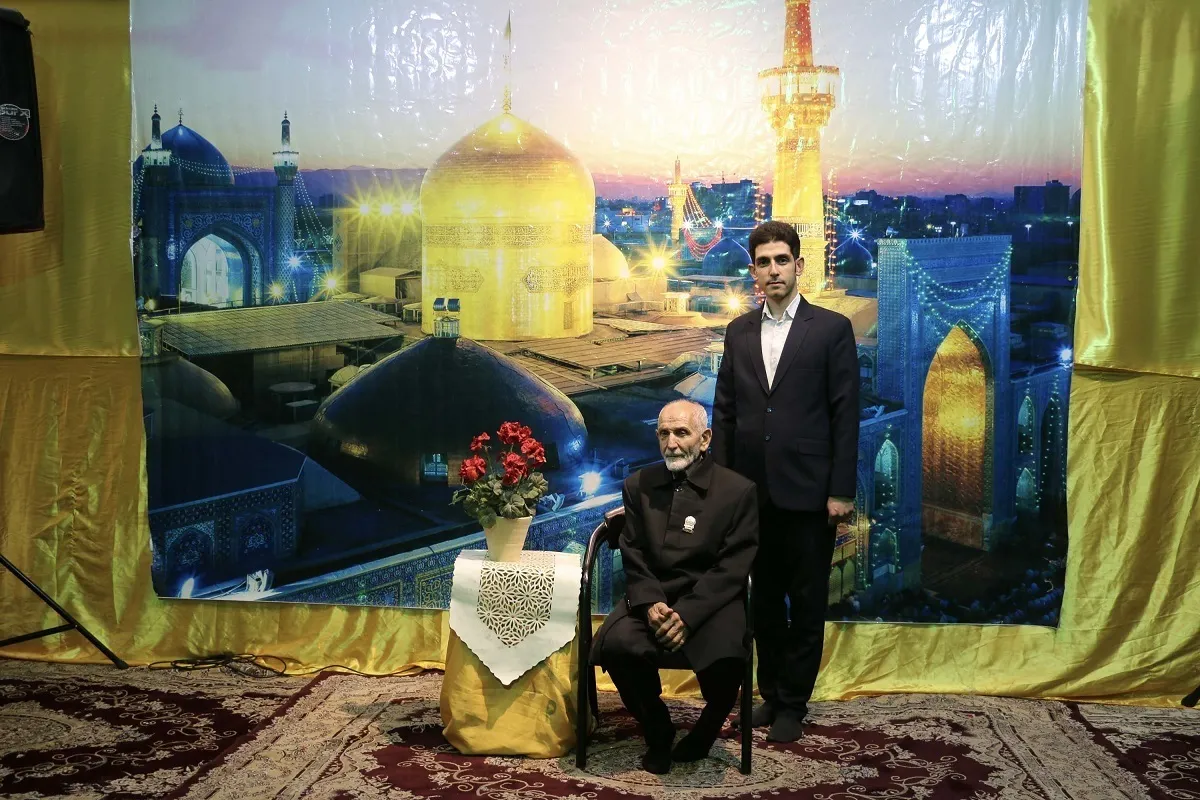 قصه خدمت دو خادم از دو نسل در حرم رضوی