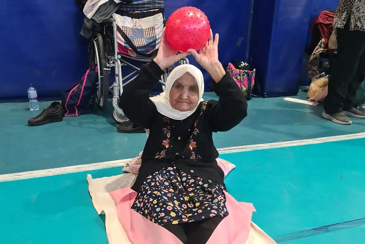 خانم سالمند ورزشکار