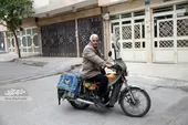 ناصر آقا، کلیددار صندوق&zwnj;های زرد پستی بود