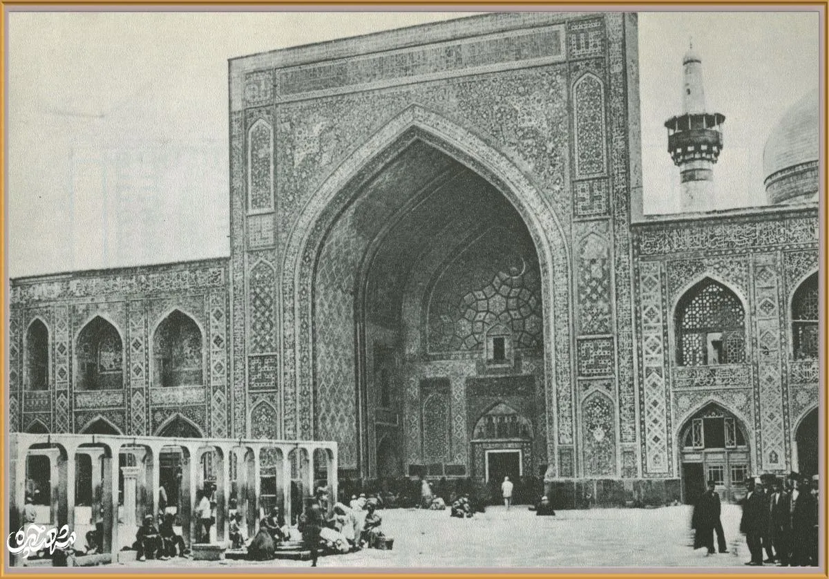 نمایی از صفه(مسجد پیرزن) در صحن مسجد گوهرشاد