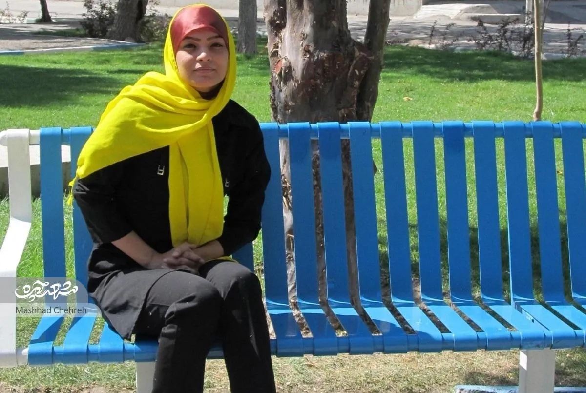 تدریس رایگان سمانه؛ دختر رتبه ۱۰۰ کنکور تجربی
