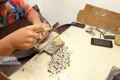 نقش قلم بر نقره؛ هنر جوانان محله طلاب است