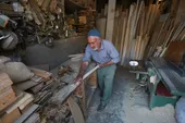 ۸۰ سال زندگی اوستا حسین نجار با چوب و اره