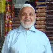 رنگ و روی مغازه&rlm; عموقربانعلی به سبک قدیم است