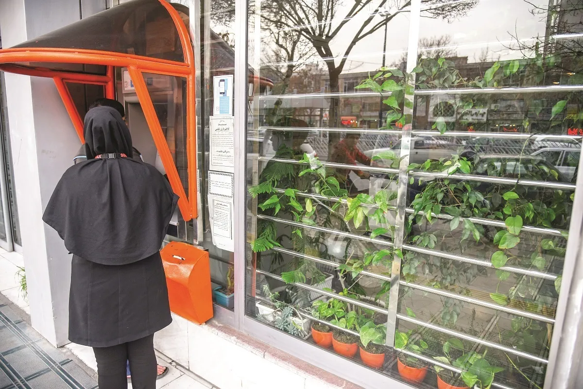 بانکی سبز با نمای گل‌فروشی!
