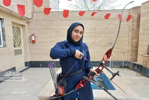 مبینا با تماشای تلویزیون به تیروکمان علاقه‌مند شد