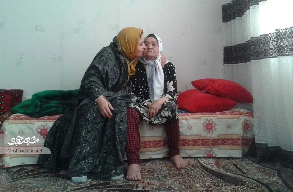 وقف زندگی برای نگهداری از مادربزرگ