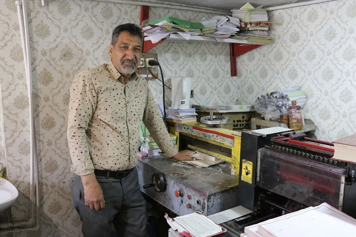 صحافی‌ رایگان قرآن برای سالمندان
