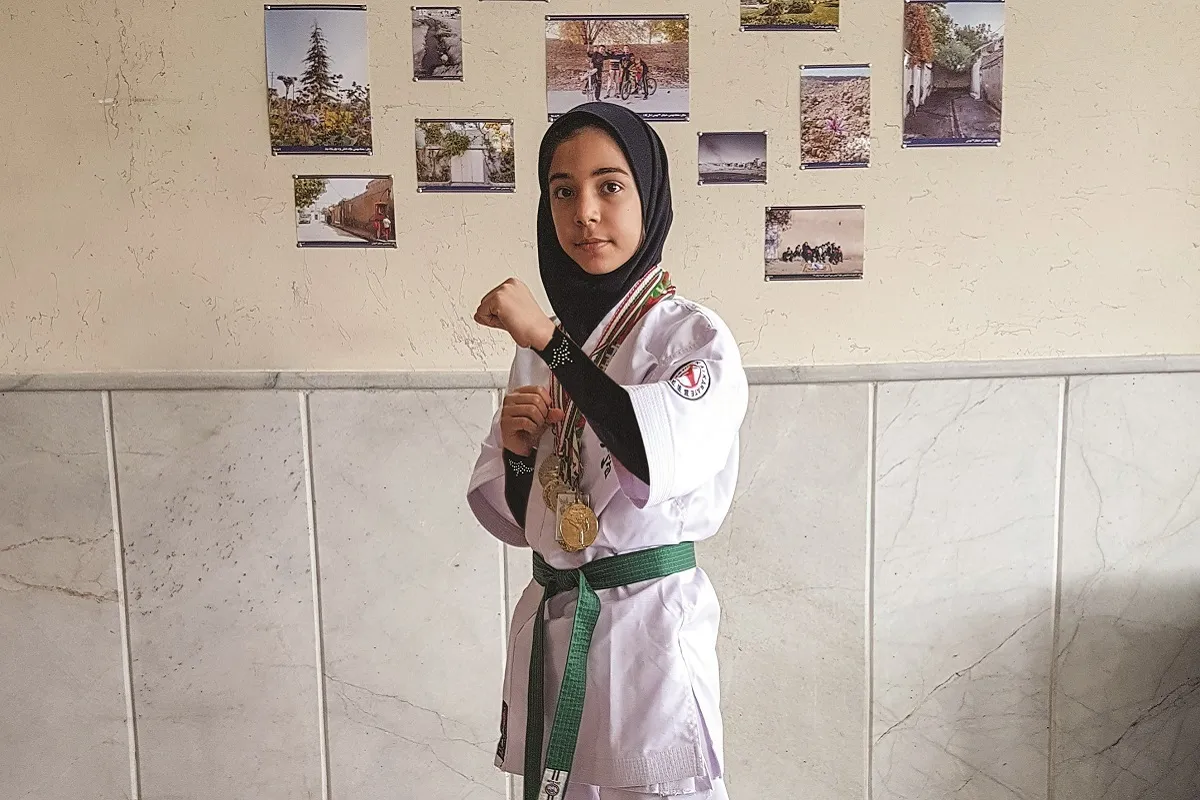 دختر طلایی بهمن