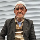 عمو حسین بنّای خیلی از خانه&zwnj;های محله کوشش است