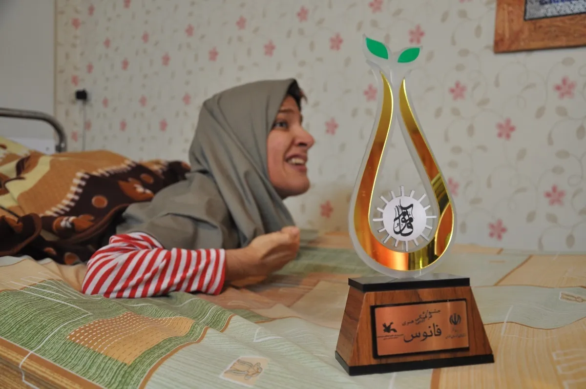 تصمیم گرفتم بنویسم، هرچند نمی‌توانم قلم به دست بگیرم!
