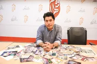 از شادی مردم انرژی می‌گیرم