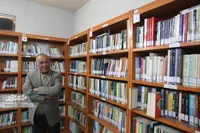 یوسف بهمن‌بیجاری واقف کتابخانه محله جاهدشهر است
