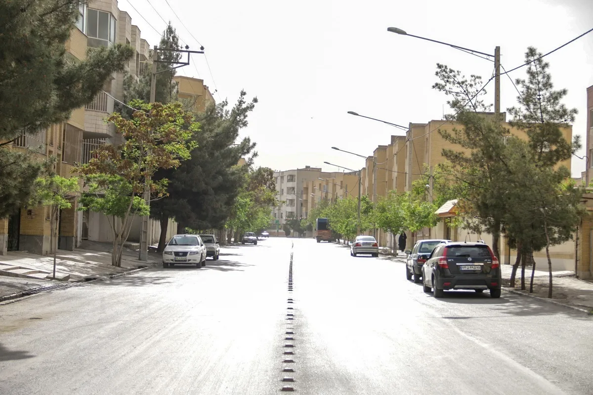 کوچه پرجمعیت و کم‌امکانات در حجاب ۸۸