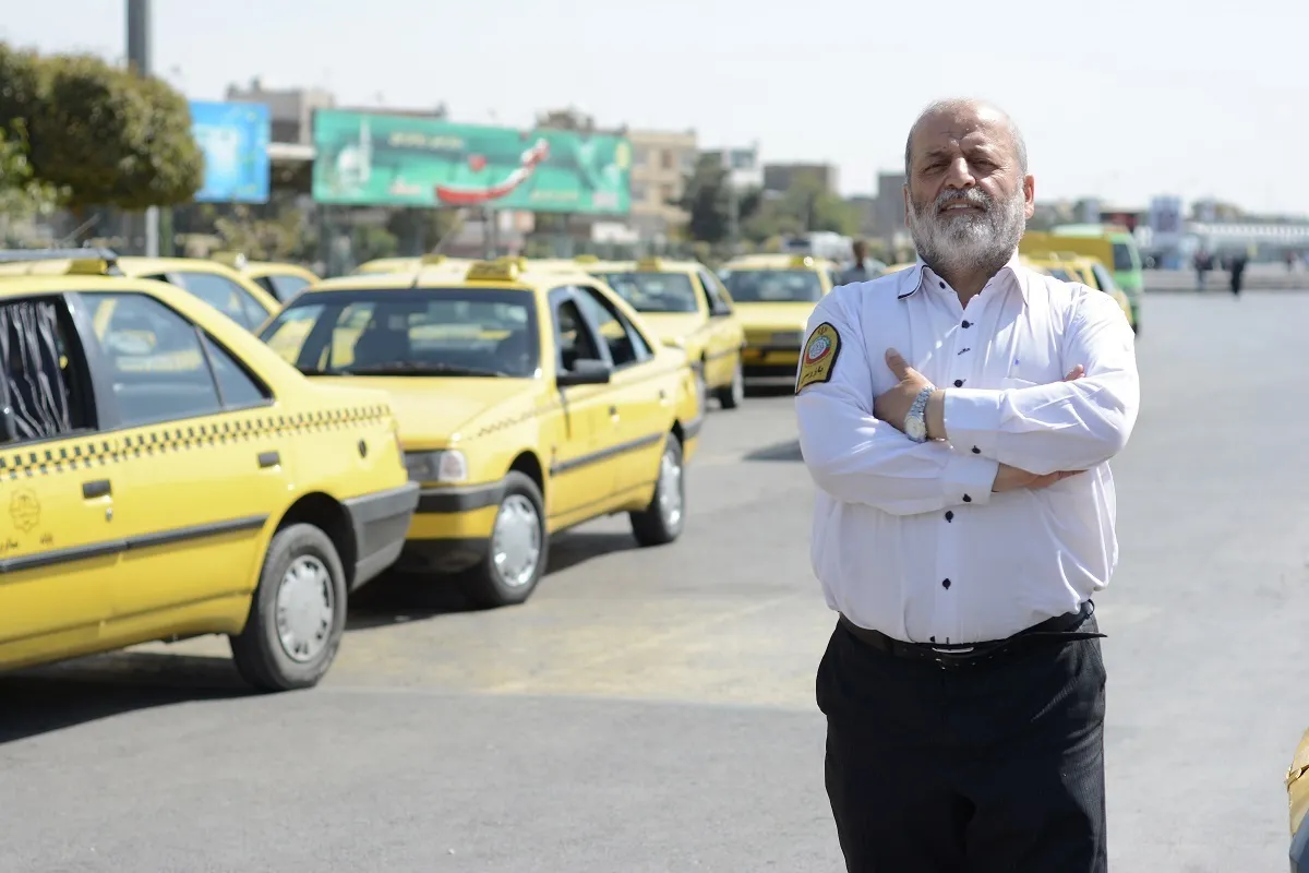 راننده تاکسی، خادم امام رضا(ع) است
