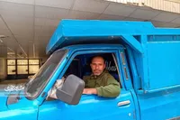 محمد صبوری‌نژاد با نیسان آبی‌اش در خدمت جبهه انقلاب است