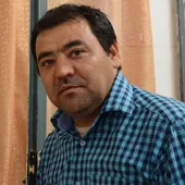 حسین آقا سه تا عشق دارد؛ خطاطی، ورزش و پدری کردن