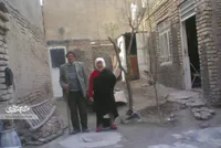 عمو نعمت با کارتن فروشی روزگار می‌گذراند