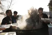 نجات&zwnj;یافتگان از اعتیاد هر چهارشنبه برای کارتن خواب&zwnj;ها غذا می&zwnj;پزند