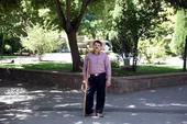 گام&zwnj;های بلند محمدحسین صفایی با عصای چوبی