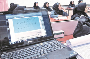 در دبیرستان تمام الکترونیک فرزانگان ۴ خبری از گچ و تخته نیست!