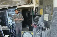 هدیه حکاک سنگ‌ قبور به نامزدش یک سنگ تراشیده بود