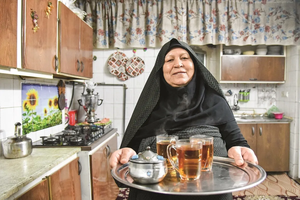 مادر مهربان مهرآبادی سه فرزند معلولش را برکت خانه می‌داند