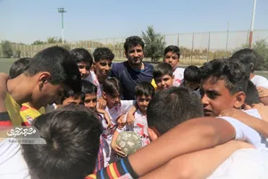 مربی فوتبال شهرک رجایی برای بچه‌هایش از جیب خرج می‌کند