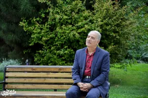 پای صحبت هنرمندی که در آرامش کتاب‌ها زندگی می‌کند