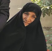 خدیجه خاتون جای فرزندان مفقودالاثرش، چند شاخه گل به خاک سپرد