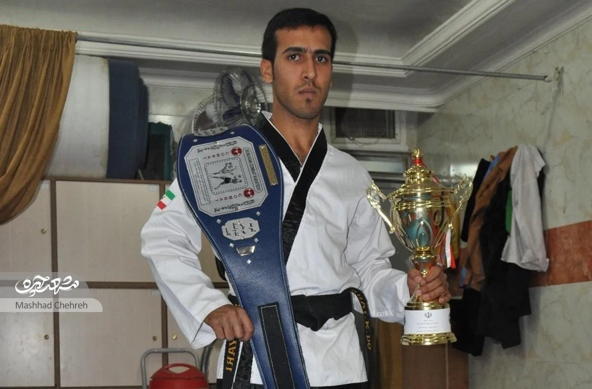 سعید علی‌یاری در ۲۲ سالگی مربی رزمی برتر استان است