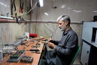 محمود صفرپور انگشترهایی تولید می‌کند که وارداتش قاچاق است