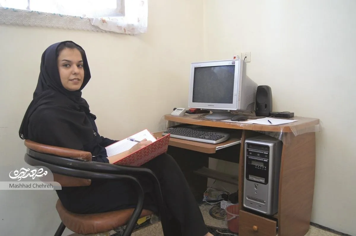 شعر برای «آخرتی» درمان است