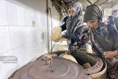 خانم&zwnj;های &laquo;پایین خیابان&raquo; با پخت نان برای بسیجیان به صحنه آمدند