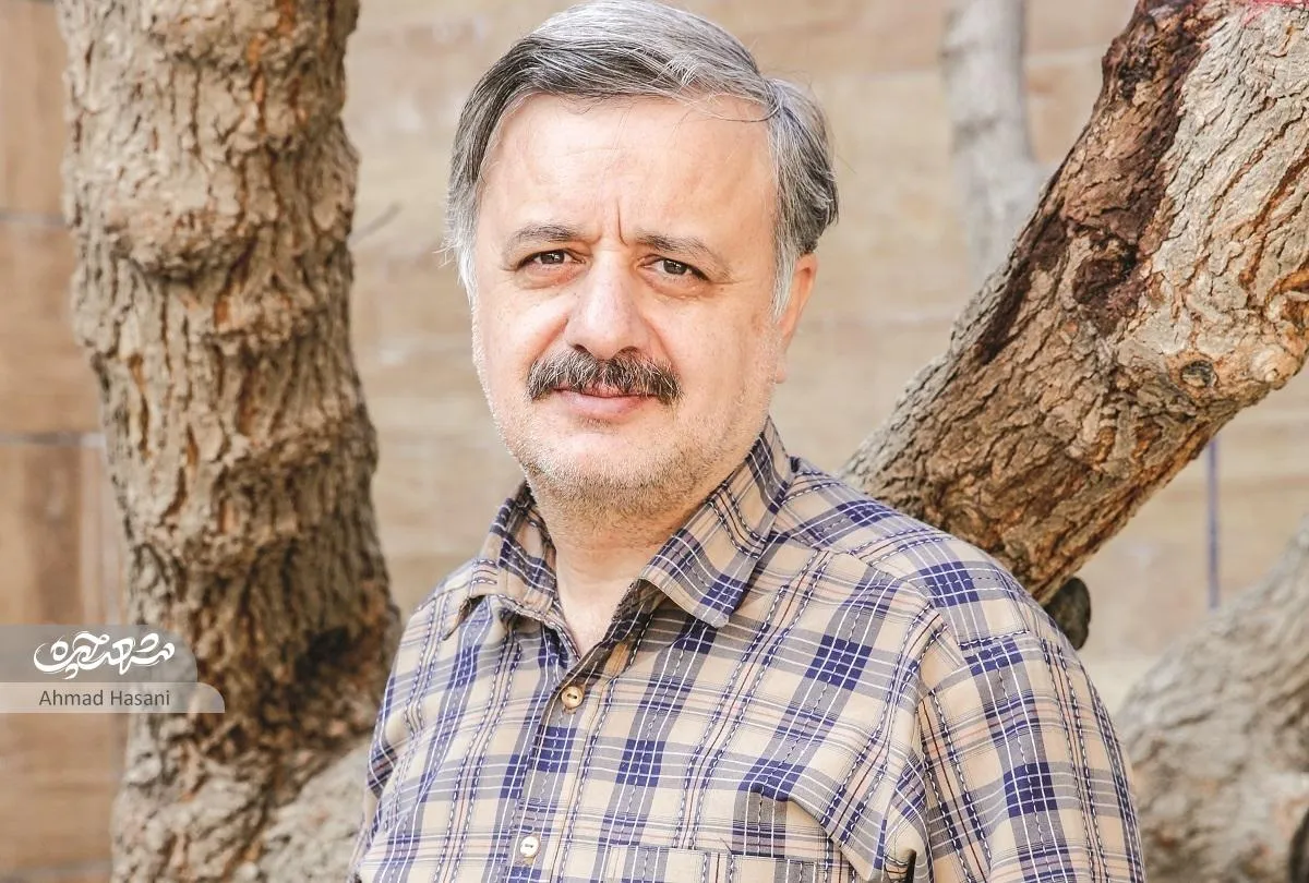 محمدکاظم کاظمی پیاده آمده بود