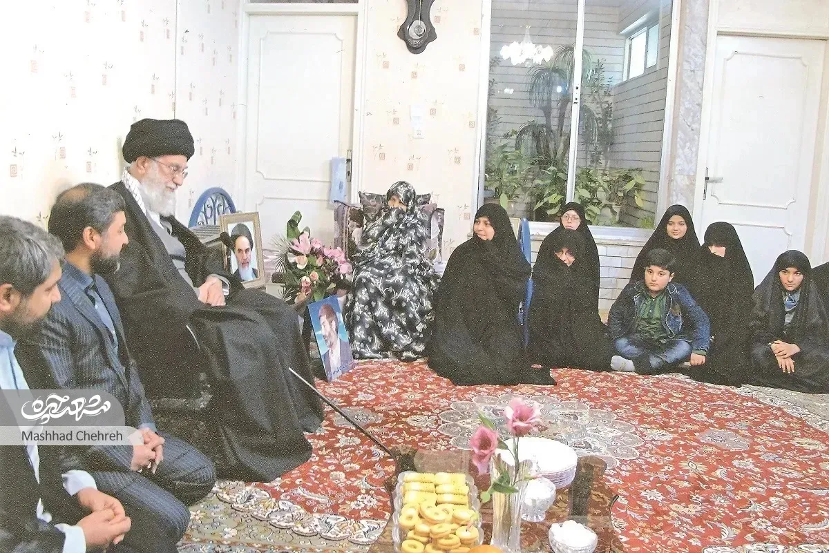 شهید محمدکاظم چوبدار پیش از انقلاب با رهبری شهید در زندان بود