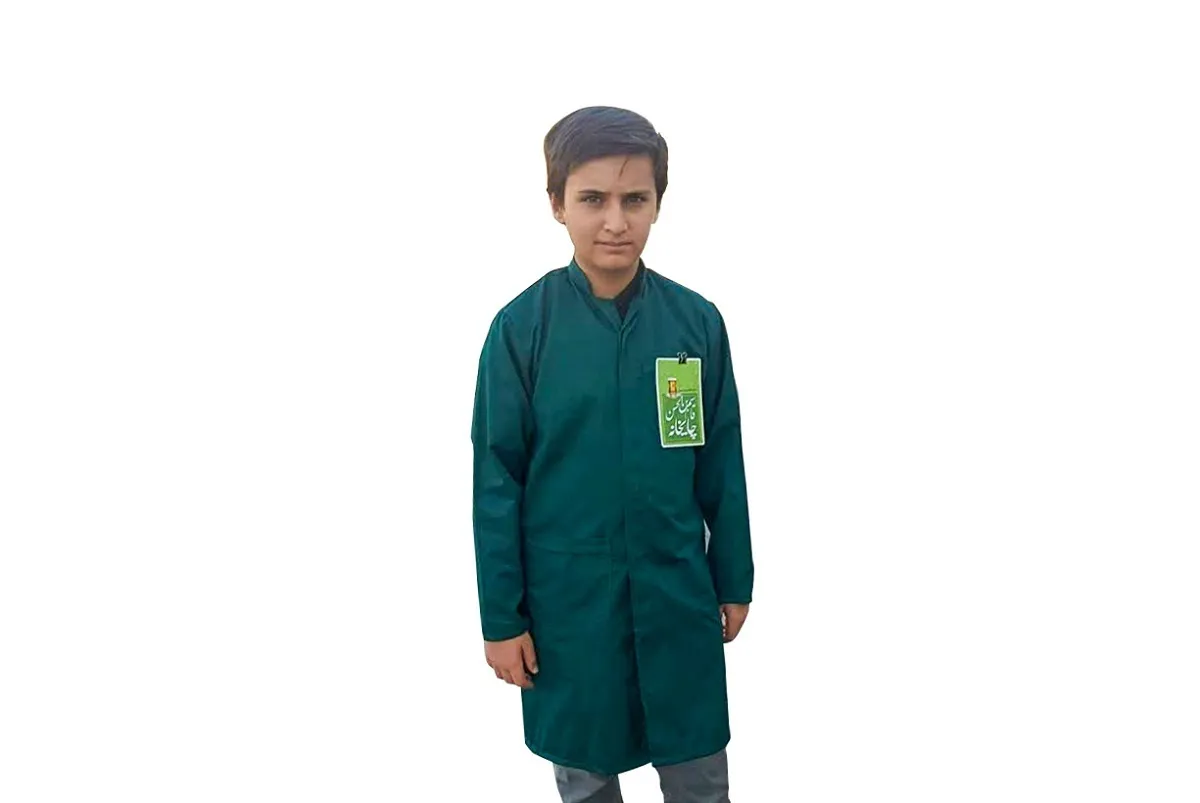 خدمت خادم نوجوان در چای‌خانه قاسم‌بن‌الحسن(ع)