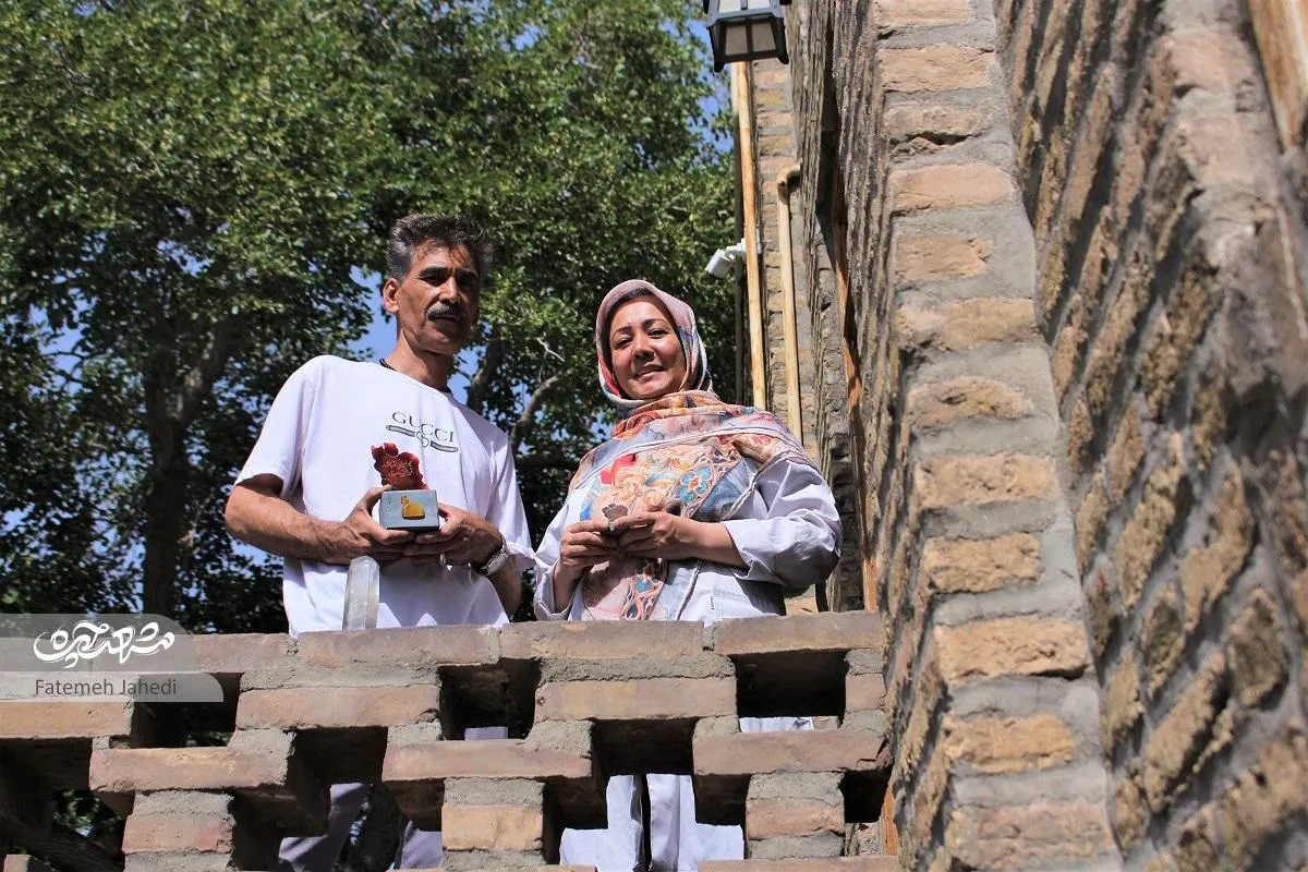 خانواده غلامیان گوهر را از دل سنگ بیرون می‌کشند