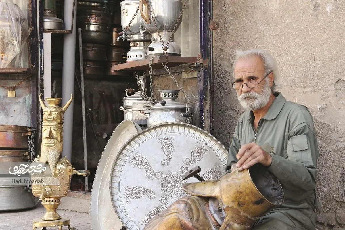نقش فردوسی و مولانا روی سماور