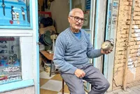 تیک‌تاک دوباره ساعت‌ها در مغازه محمد رجب‌زاده