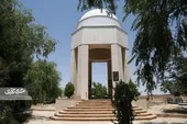 همسایگی ابوعلی فارمدی با پسر شیخ نخودکی در آرامستان فارمد