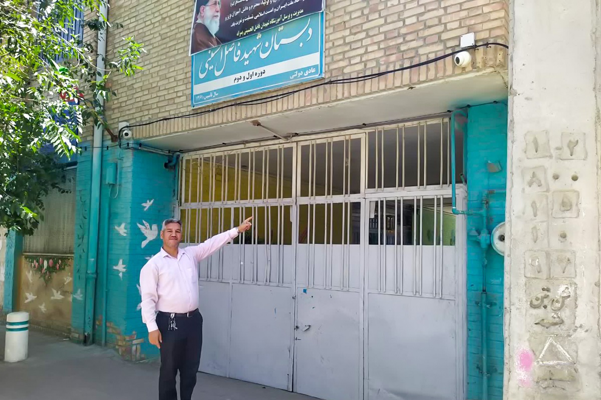نوجوانی مهدی مهماننواز روی ریل قطار محله سجادیه نوجوانی مهدی مهماننواز روی ریل قطار محله سجادیه
