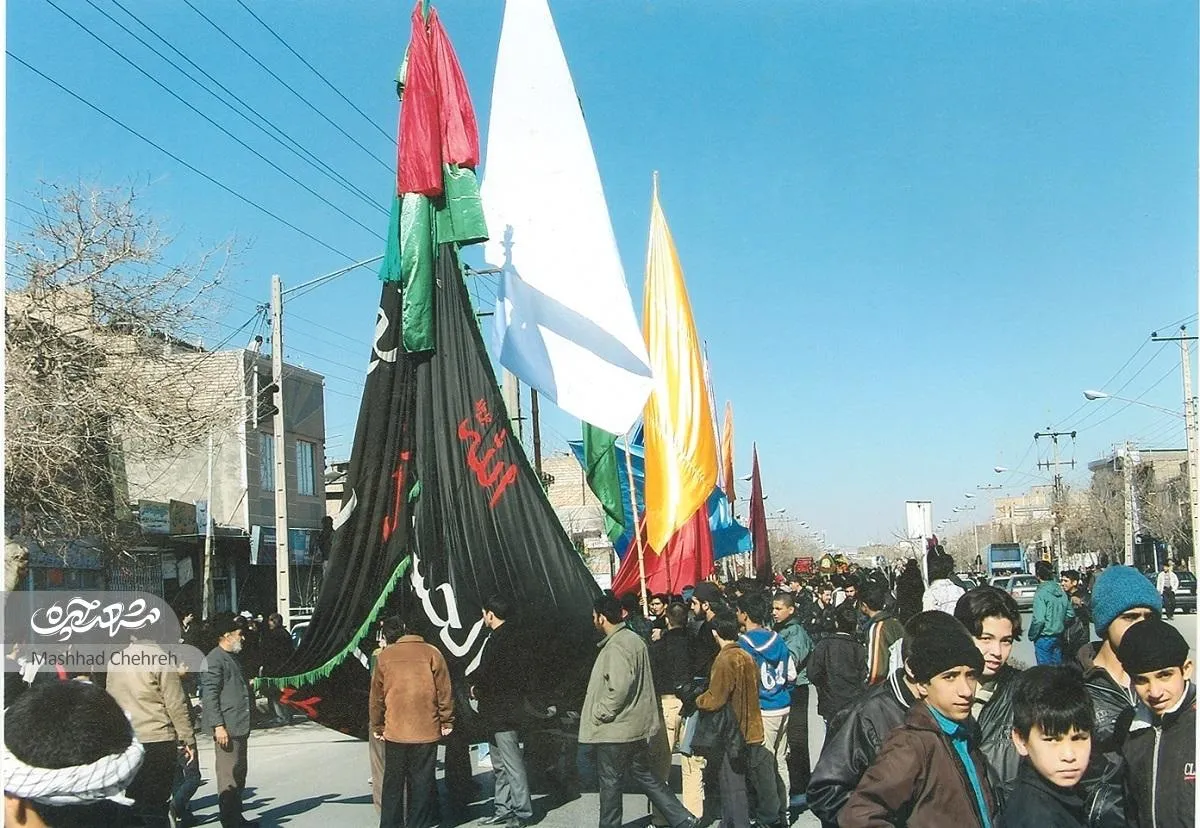 جان‌نثاران امام‌رضا(ع) ۳۰ سال زیر عَلَم شاه رجب سینه می‌زنند