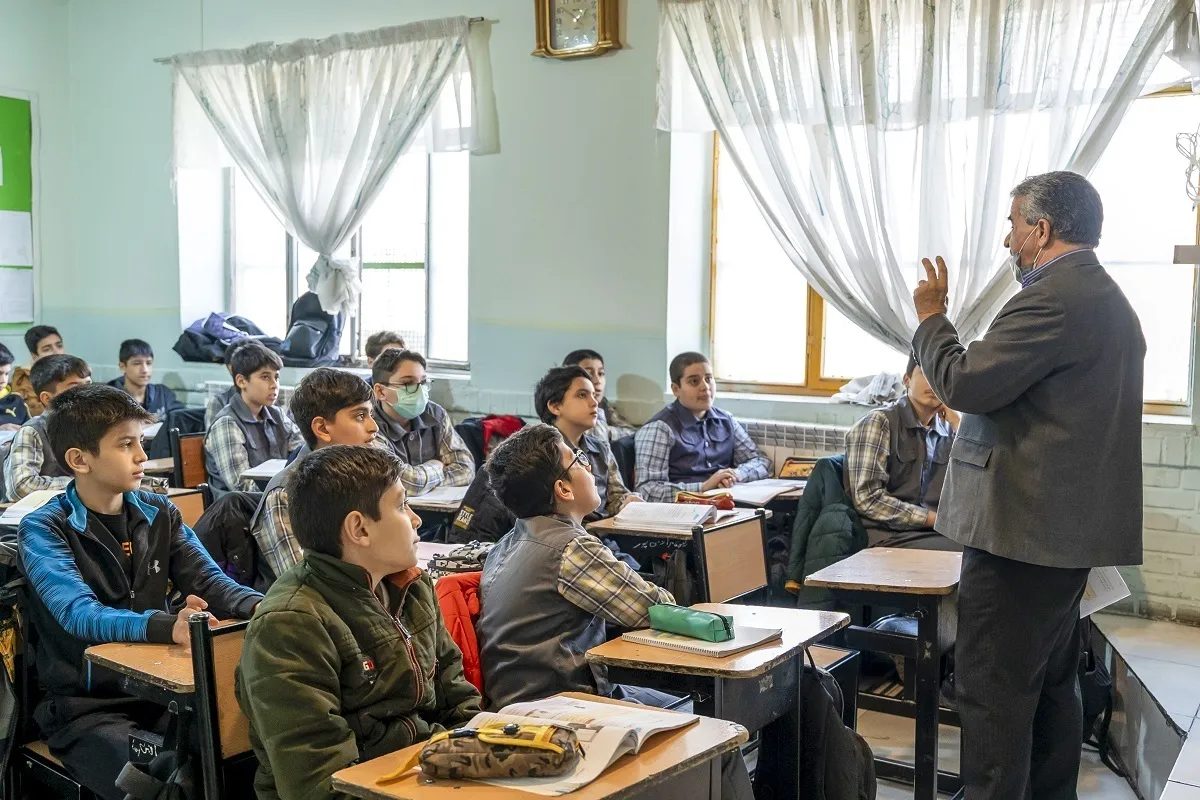 دبستان بدر حالا یک مرد میانسال شده است