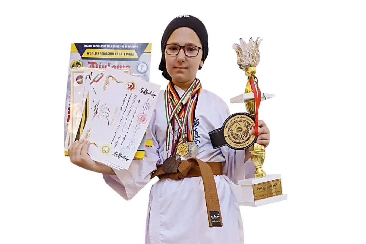 کاراته‌کار کتاب‌خوان