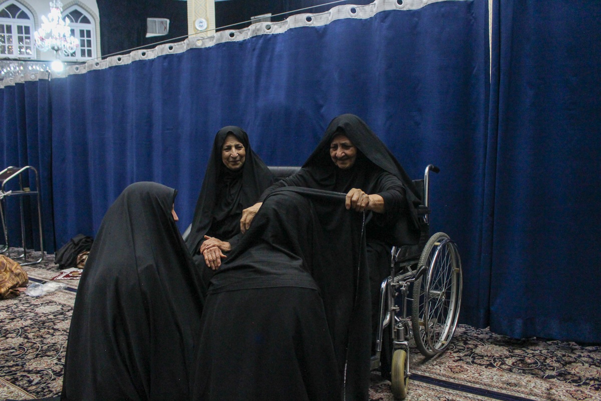 آیین ۱۰ ساله مسجد امام سجاد(ع) برای پوشیدن لباس عزا آیین ۱۰ ساله مسجد امام سجاد(ع) برای پوشیدن لباس عزا