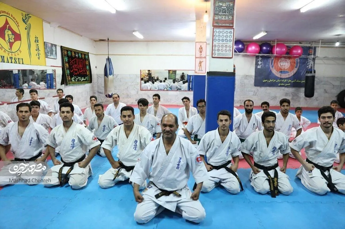 هیئت‌داری حسین‌آقا در باشگاه ورزشی