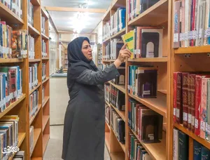 کتابخانه عمومی رضوی مأمنی برای کتاب‌خوان‌های محله سرافرازان است