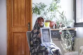 مامان گلی هر روز از زیر تابلو برای حمید دست تکان می&zwnj;دهد